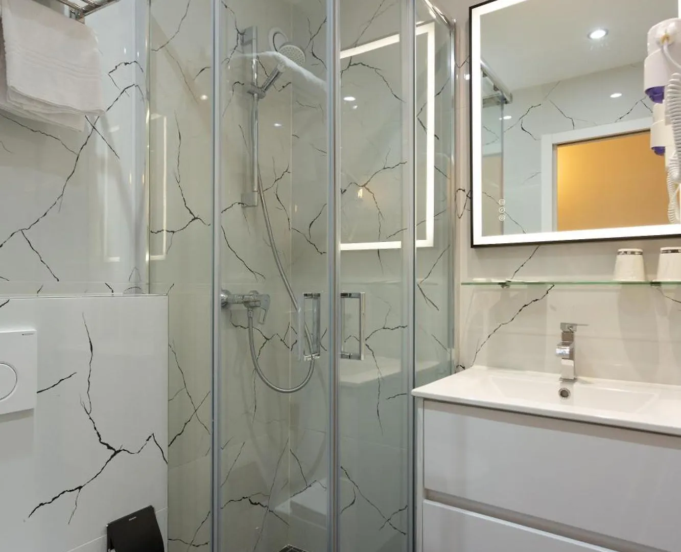 Hotell Leonard De Vinci 75011 Paris