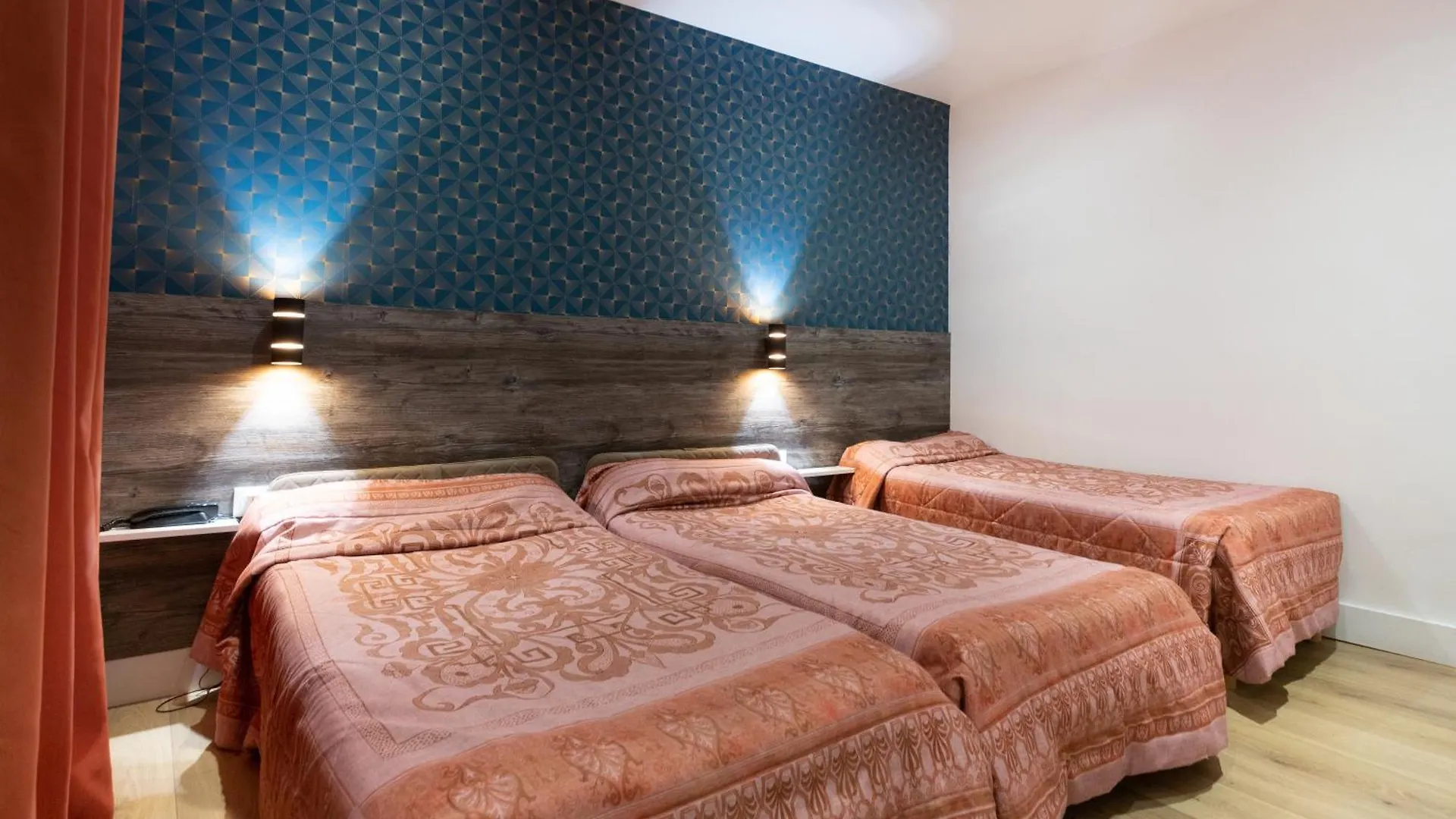 Hotell Leonard De Vinci 75011 2*