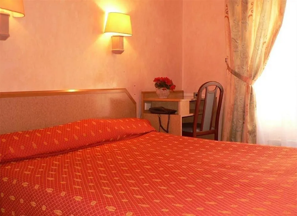 Leonard De Vinci 75011 Hotell