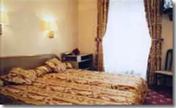 Hotell Leonard De Vinci 75011 2*