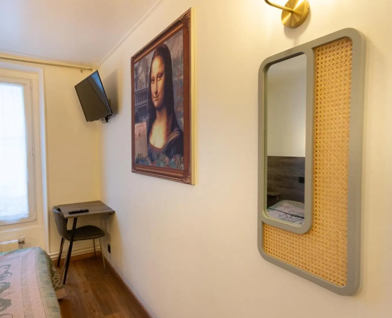 Leonard De Vinci 75011 Hotel Paris