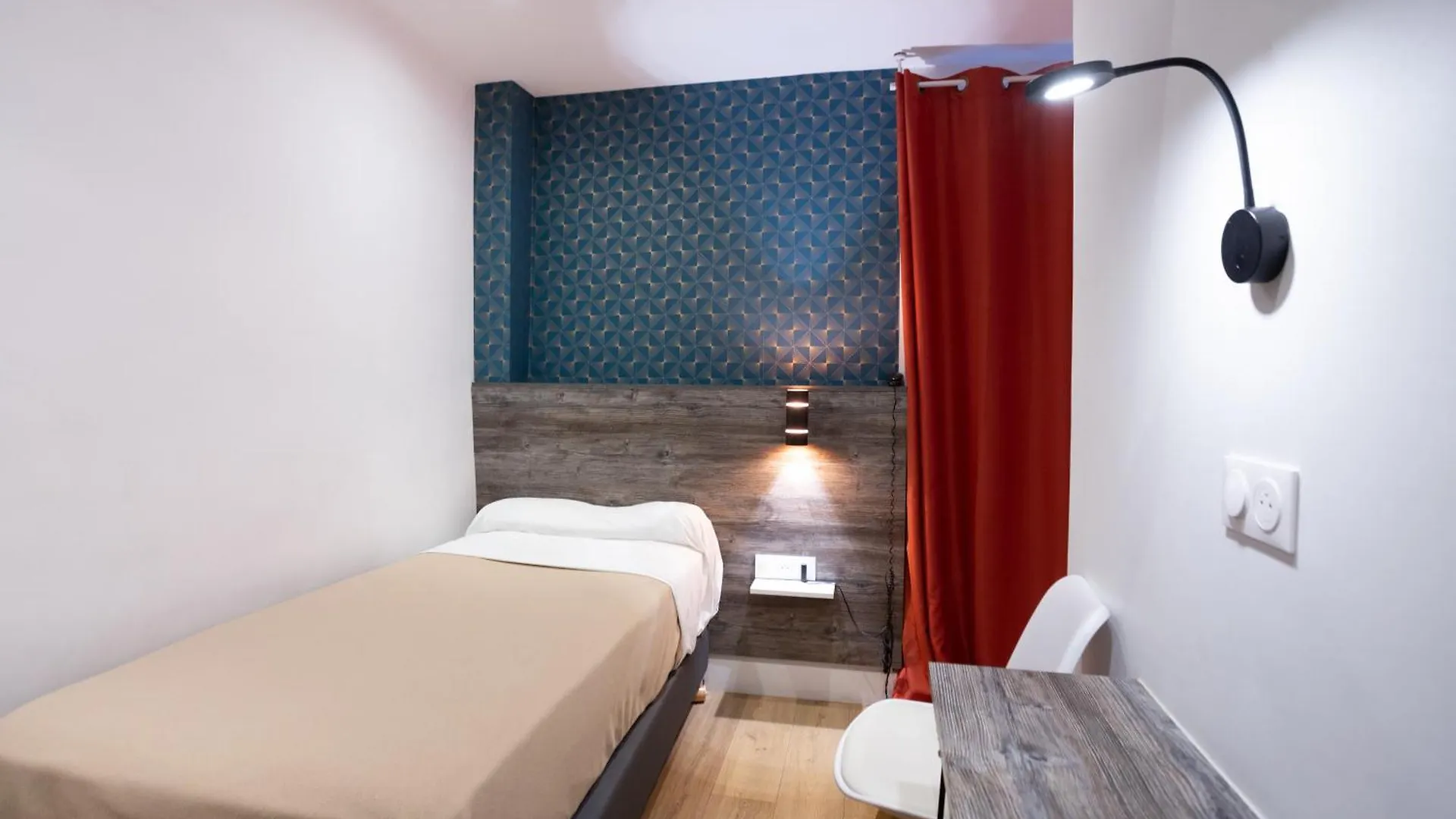 Hotel Leonard De Vinci 75011
