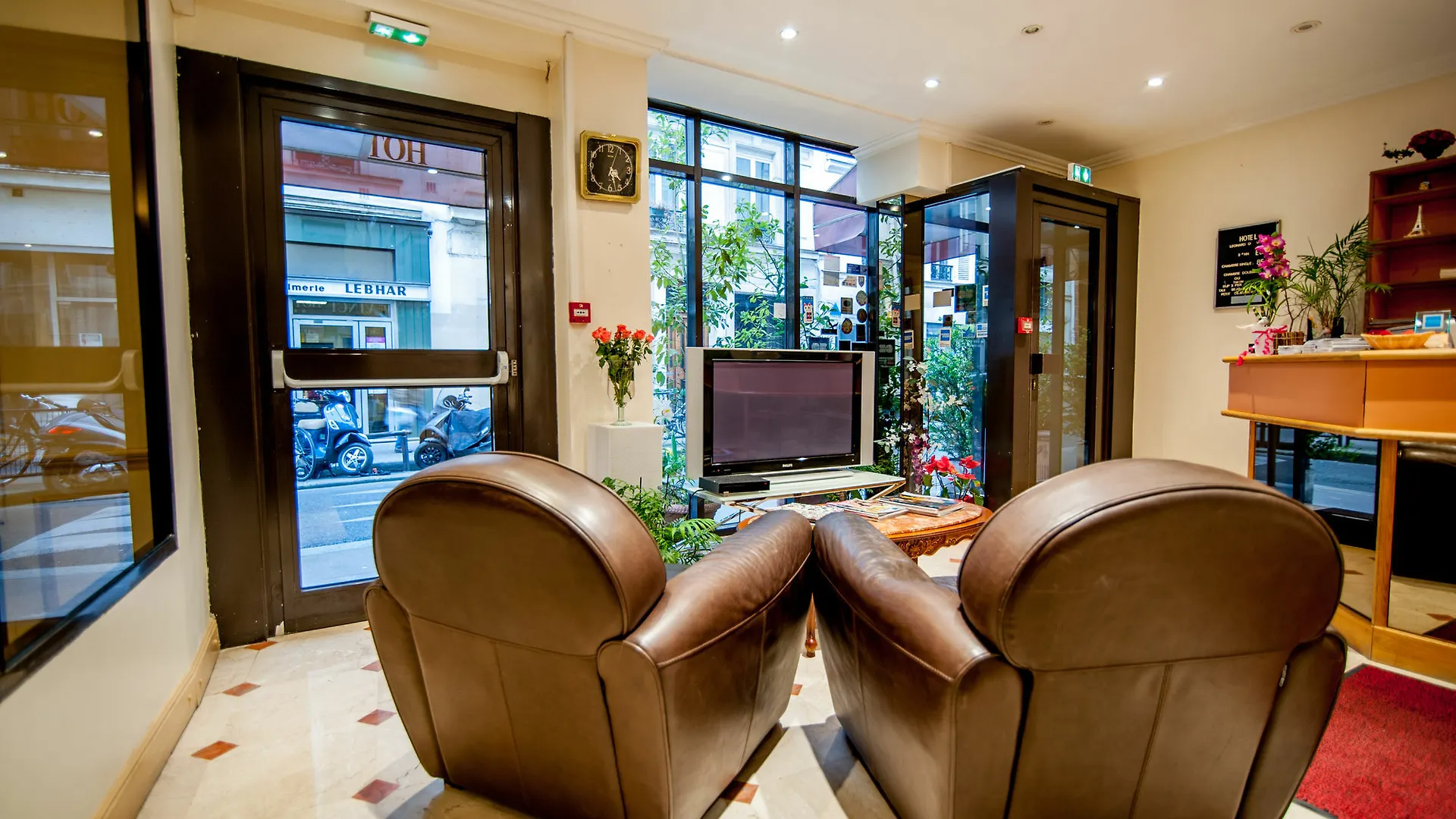Hotel Leonard De Vinci 75011